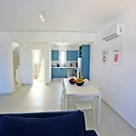 Xenos 7 With A Private Pool Near The Sea Vilă