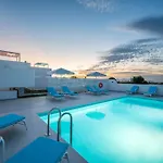 Xenos 7 With A Private Pool Near The Sea Tigaki
