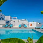 Xenos 7 With A Private Pool Near The Sea Vilă