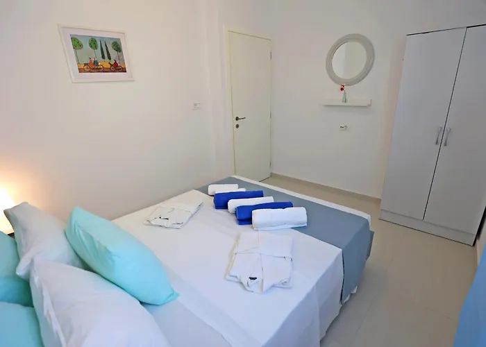 Xenos 7 With A Private Pool Near The Sea Тигаки
