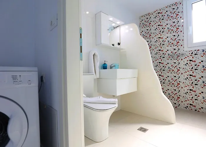 Xenos 7 With A Private Pool Near The Sea *