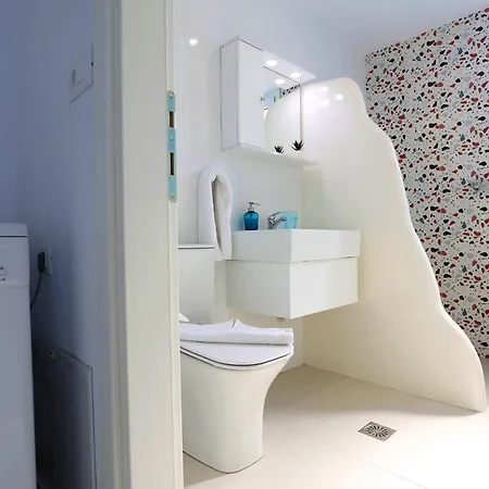 Xenos 7 With A Private Pool Near The Sea *